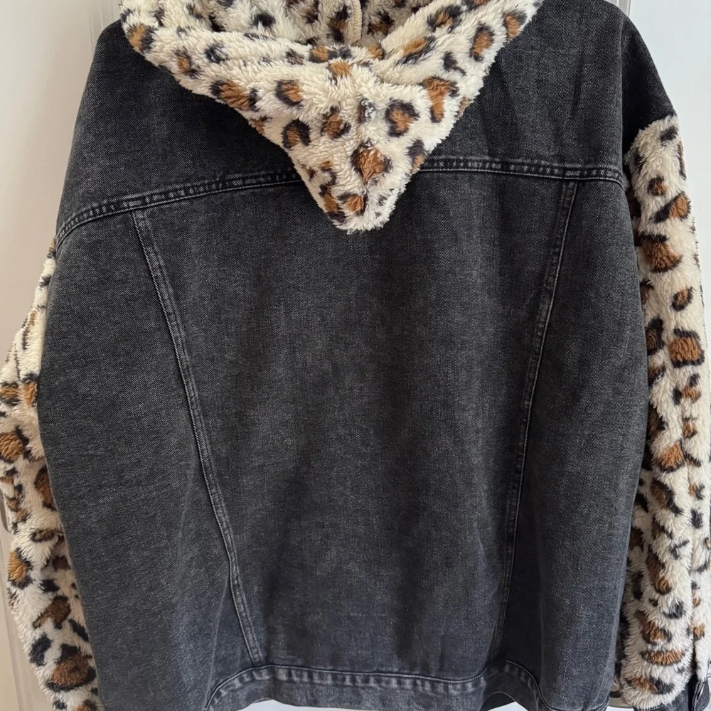 Fantastic Fawn Animal Print Faux Fur Denim Jacket Size Large Leopard Cheetah - Picture 2 of 4